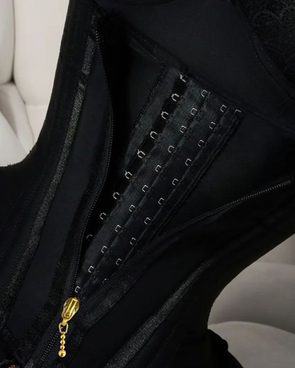 Bellvian black latex corset waist cincher with reinforced zipper closure and compression tummy support, designed for hourglass shaping, waist reduction, postpartum slimming and sculpting body contour support for women in the UK